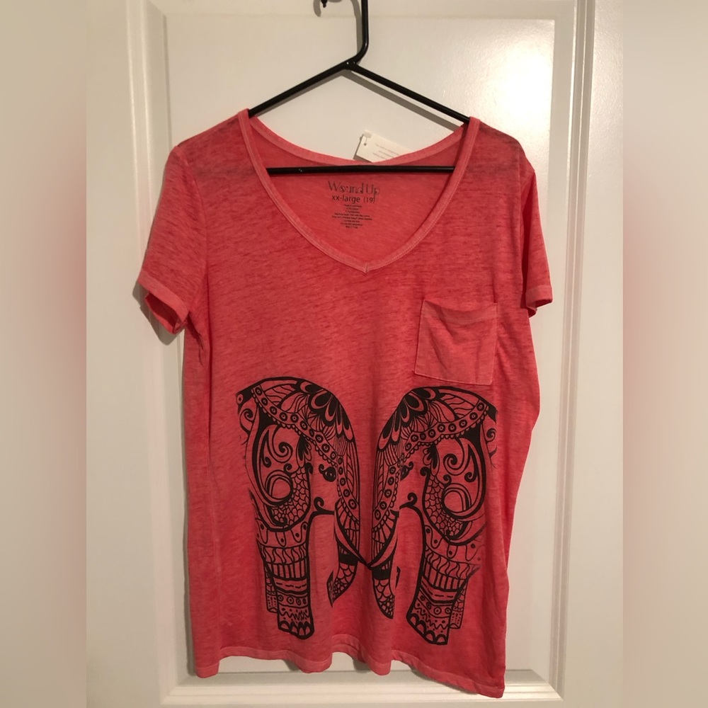 Wound Up Elephant Graphic Tee. Brand New with tags. Size XXL (19)